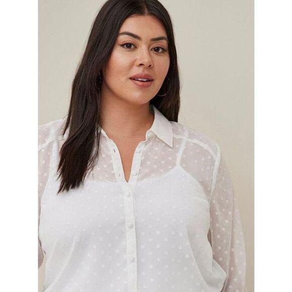 ✨Torrid Madison - White Chiffon Clip Dot Button Front Sz 2X Blouse✨ - Picture 4 of 9